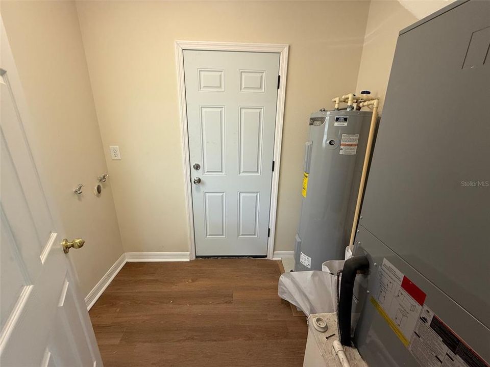 Active With Contract: $229,900 (3 beds, 2 baths, 1230 Square Feet)