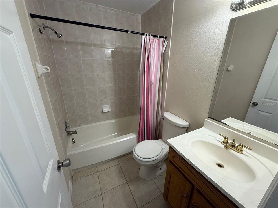 Active With Contract: $229,900 (3 beds, 2 baths, 1230 Square Feet)