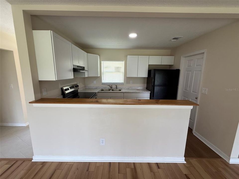 Active With Contract: $229,900 (3 beds, 2 baths, 1230 Square Feet)