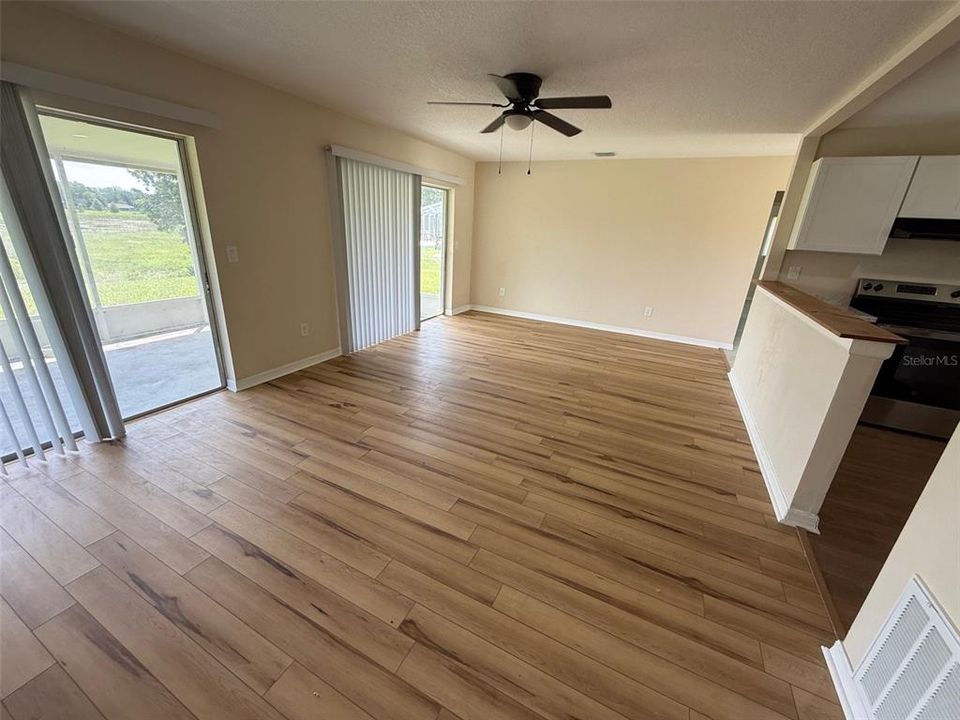 Active With Contract: $229,900 (3 beds, 2 baths, 1230 Square Feet)