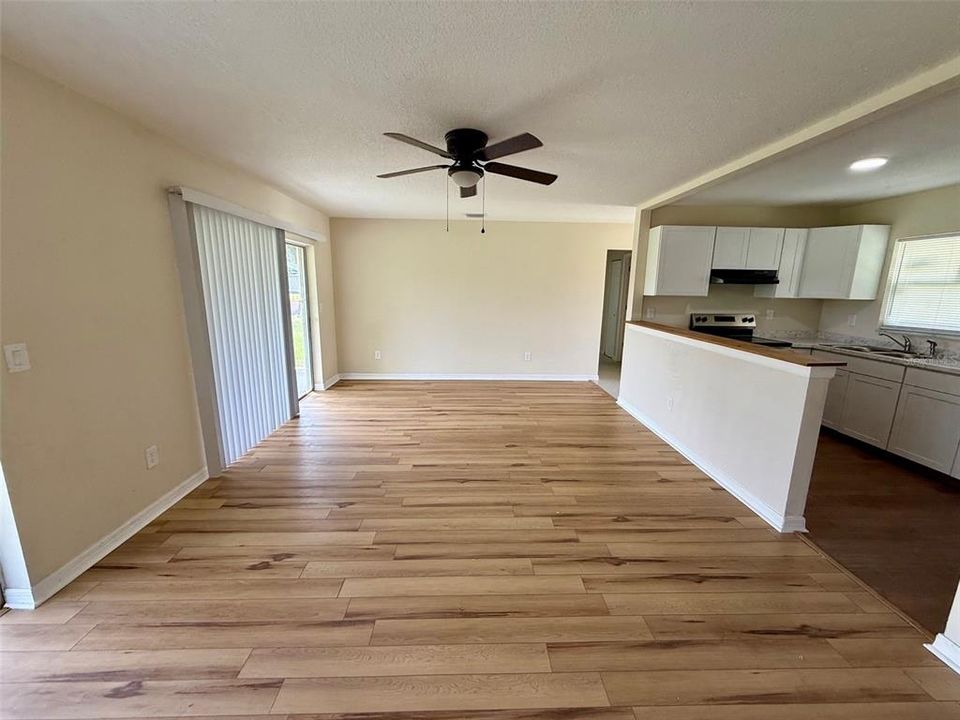 Active With Contract: $229,900 (3 beds, 2 baths, 1230 Square Feet)