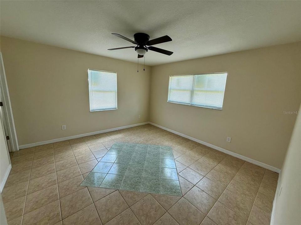 Active With Contract: $229,900 (3 beds, 2 baths, 1230 Square Feet)