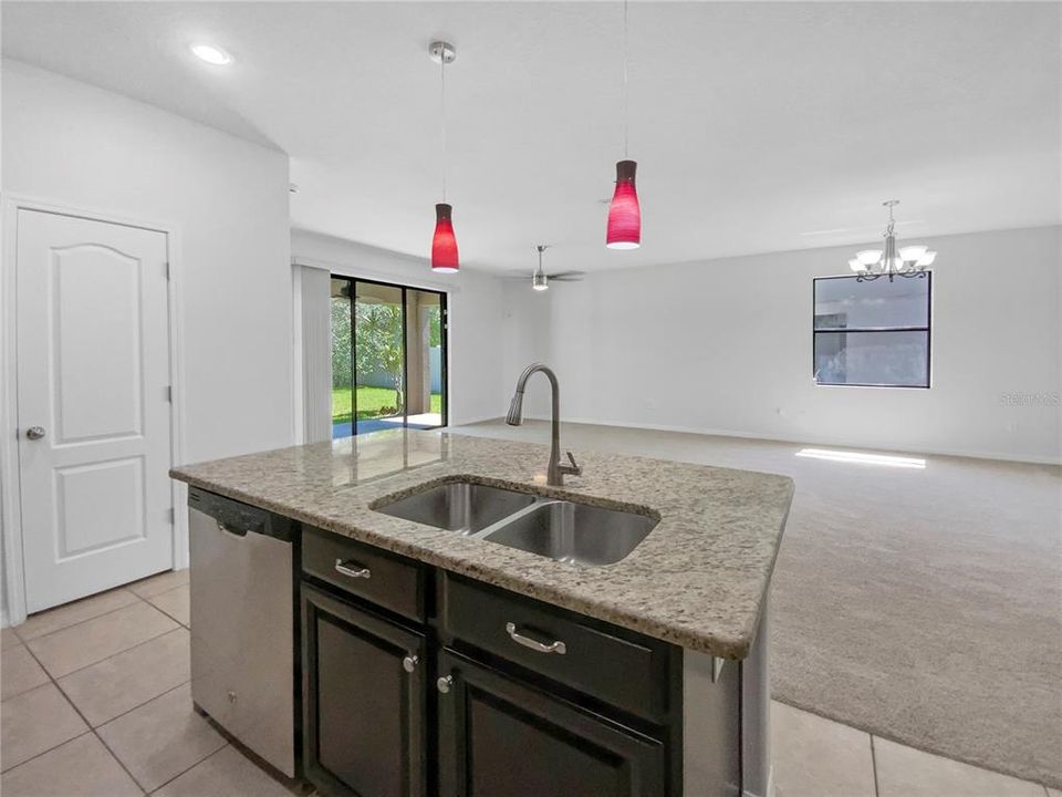 Active With Contract: $357,000 (4 beds, 4 baths, 2590 Square Feet)