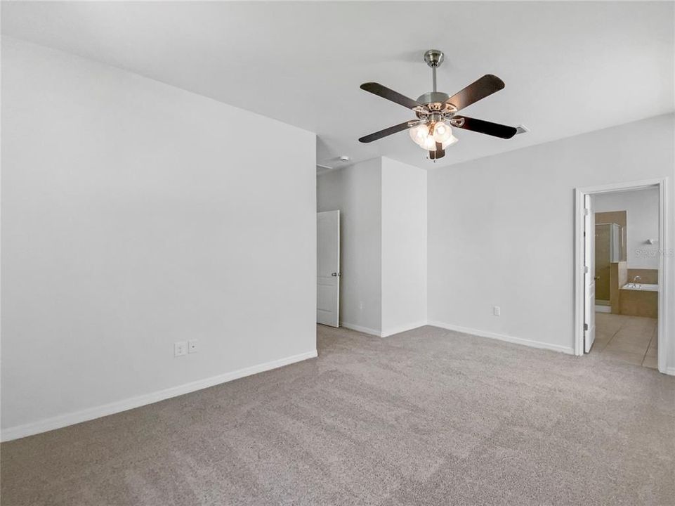 Active With Contract: $357,000 (4 beds, 4 baths, 2590 Square Feet)