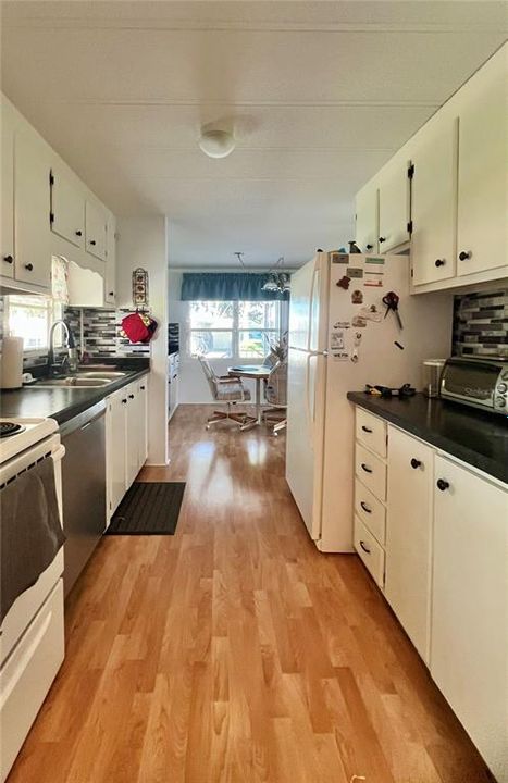 Под контрактом: $150,000 (2 спален, 2 ванн, 960 Квадратных фут)