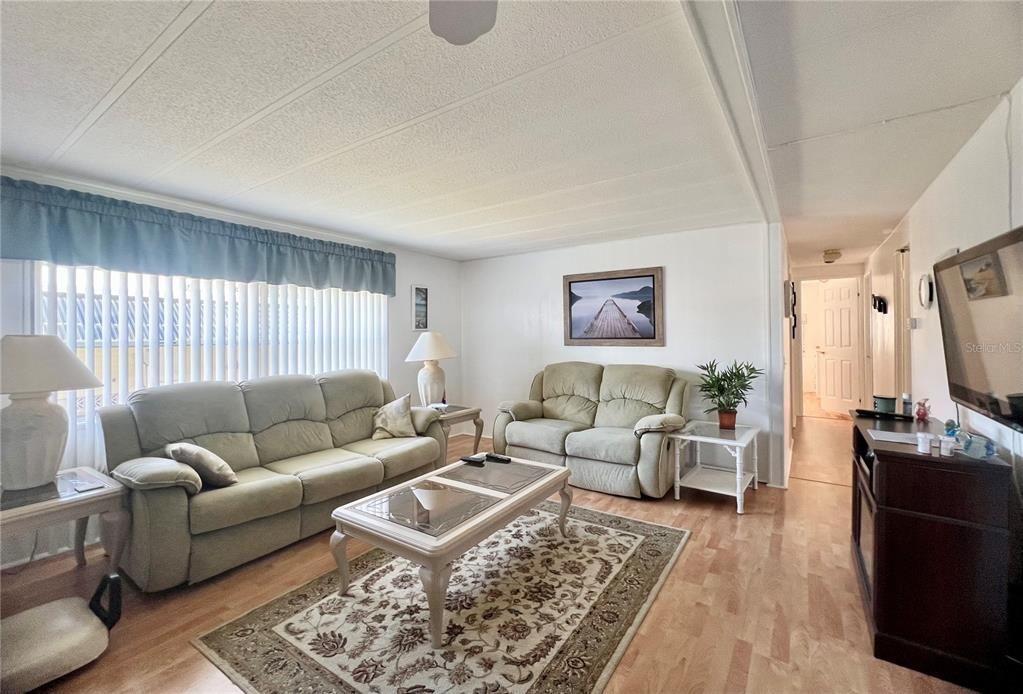 Под контрактом: $150,000 (2 спален, 2 ванн, 960 Квадратных фут)