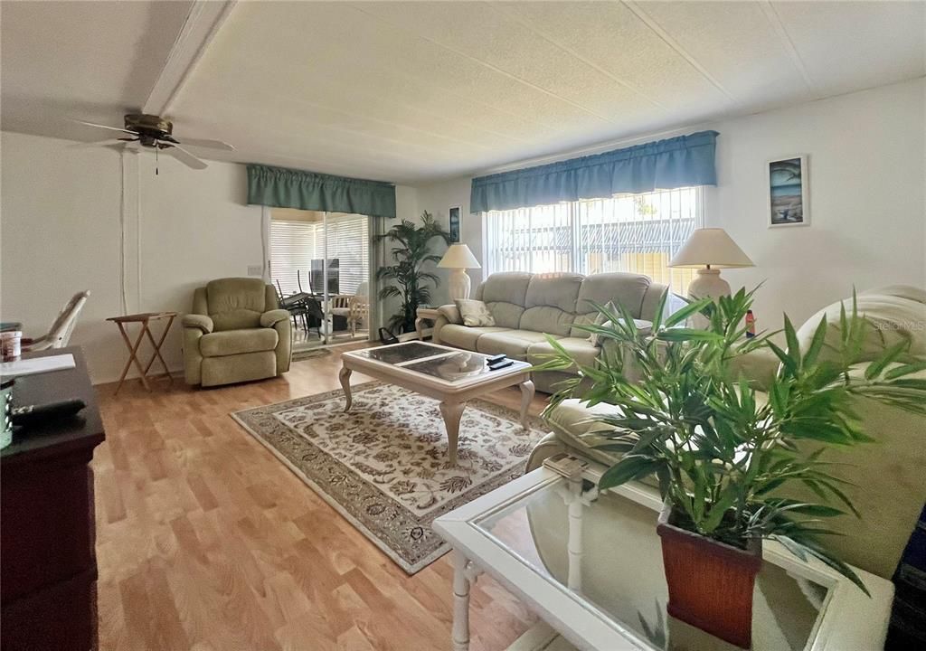 Под контрактом: $150,000 (2 спален, 2 ванн, 960 Квадратных фут)