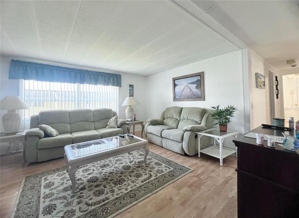 Под контрактом: $150,000 (2 спален, 2 ванн, 960 Квадратных фут)