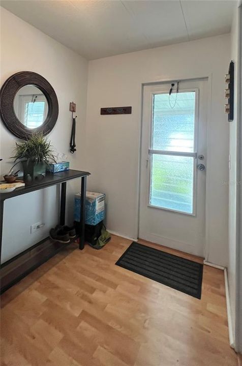 Под контрактом: $150,000 (2 спален, 2 ванн, 960 Квадратных фут)