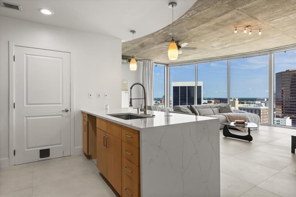 For Sale: $425,000 (2 beds, 2 baths, 1212 Square Feet)