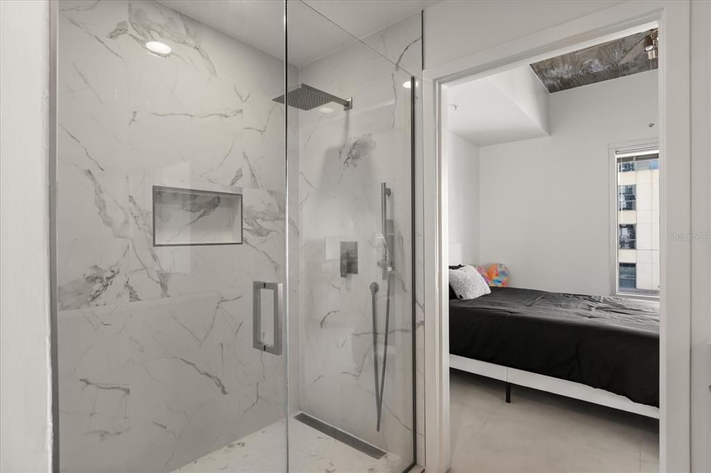 For Sale: $425,000 (2 beds, 2 baths, 1212 Square Feet)