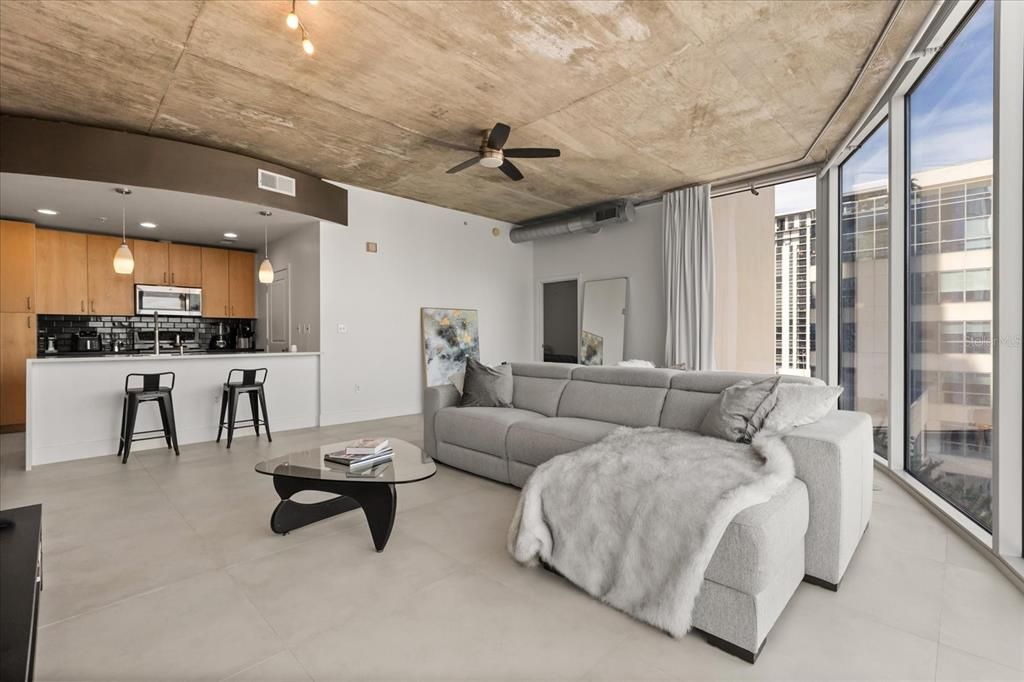 For Sale: $425,000 (2 beds, 2 baths, 1212 Square Feet)