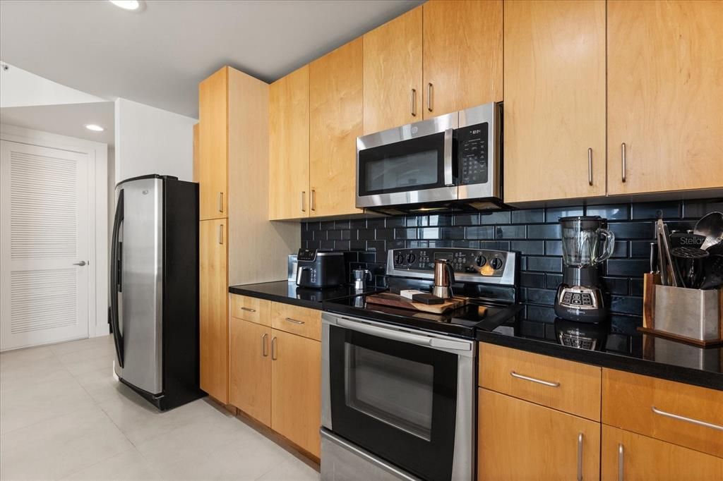 For Sale: $425,000 (2 beds, 2 baths, 1212 Square Feet)