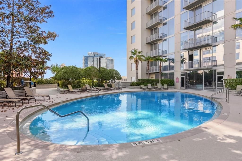 For Sale: $425,000 (2 beds, 2 baths, 1212 Square Feet)