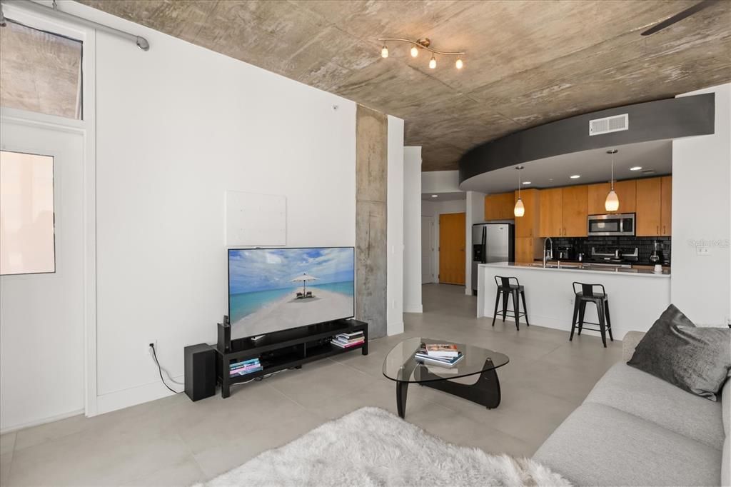 For Sale: $425,000 (2 beds, 2 baths, 1212 Square Feet)