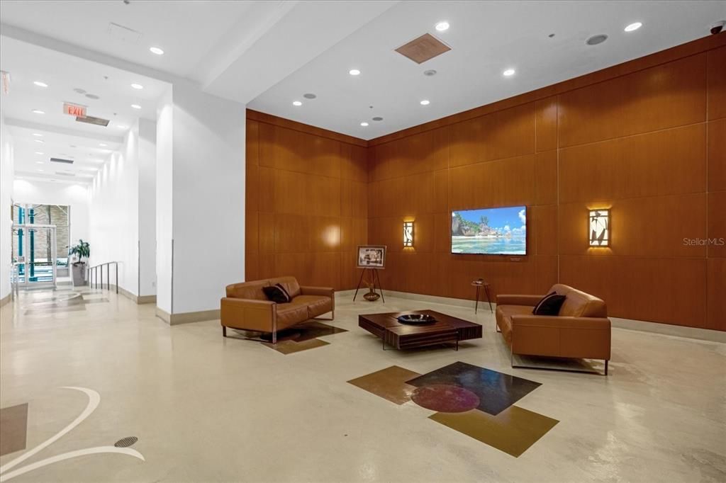 For Sale: $425,000 (2 beds, 2 baths, 1212 Square Feet)