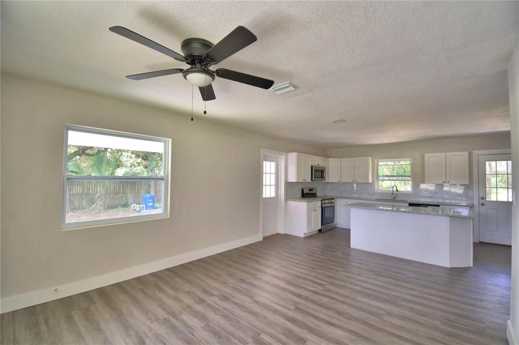 待售: $389,000 (3 贝兹, 2 浴室, 1450 平方英尺)