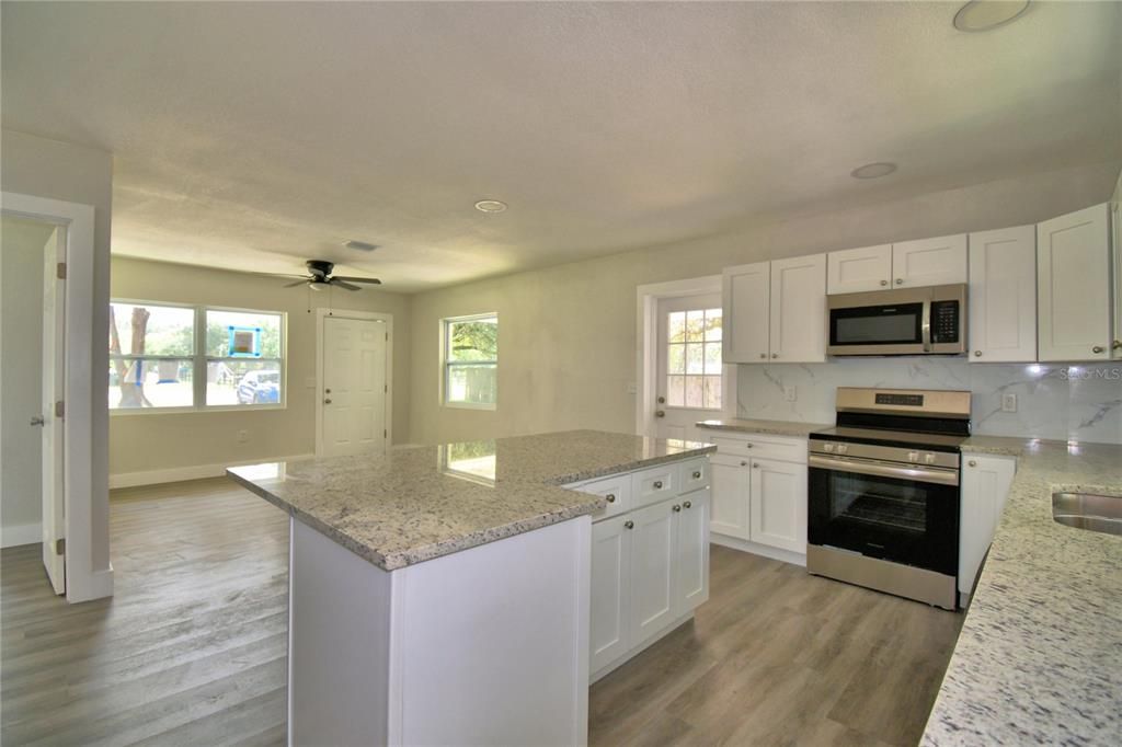 待售: $389,000 (3 贝兹, 2 浴室, 1450 平方英尺)