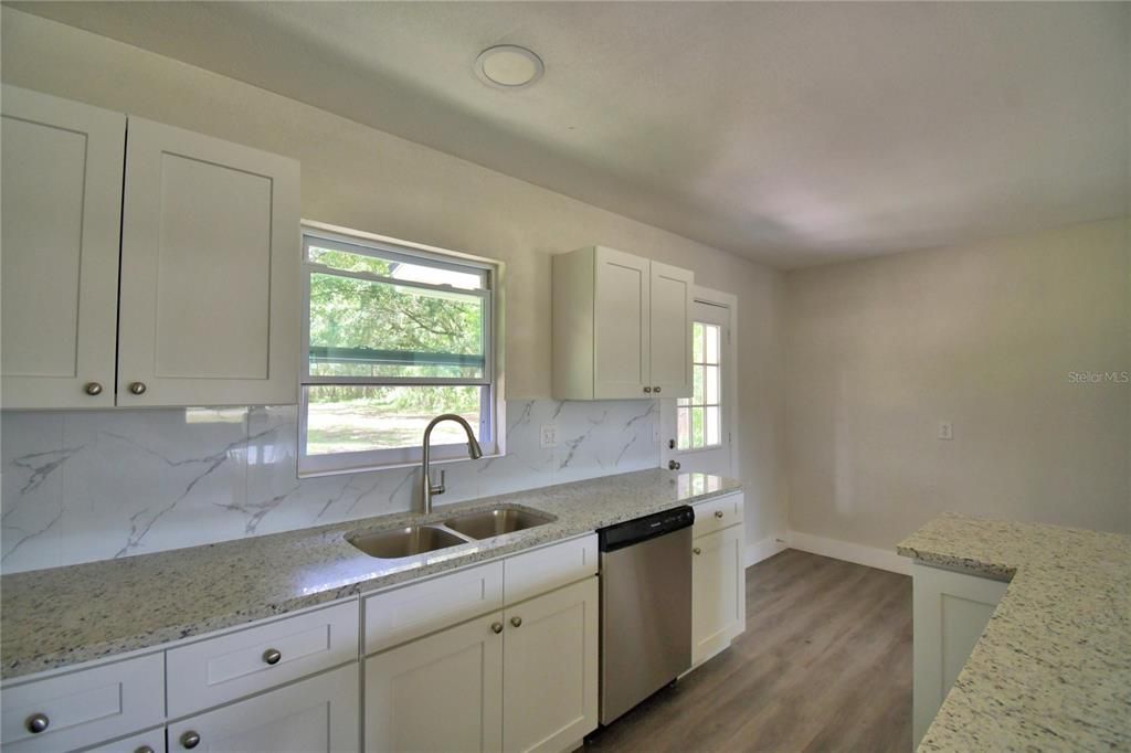 待售: $389,000 (3 贝兹, 2 浴室, 1450 平方英尺)