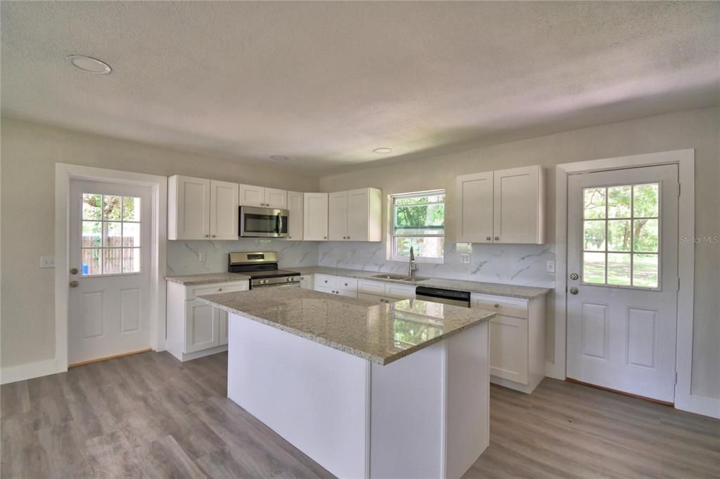 待售: $389,000 (3 贝兹, 2 浴室, 1450 平方英尺)