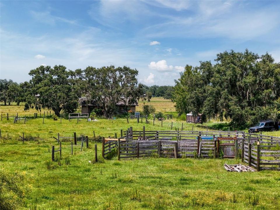 待售: $1,195,000 (47.39 acres)