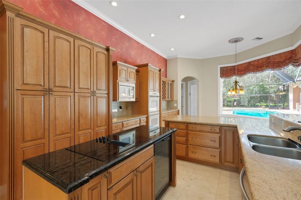 На продажу: $895,000 (4 спален, 3 ванн, 3245 Квадратных фут)