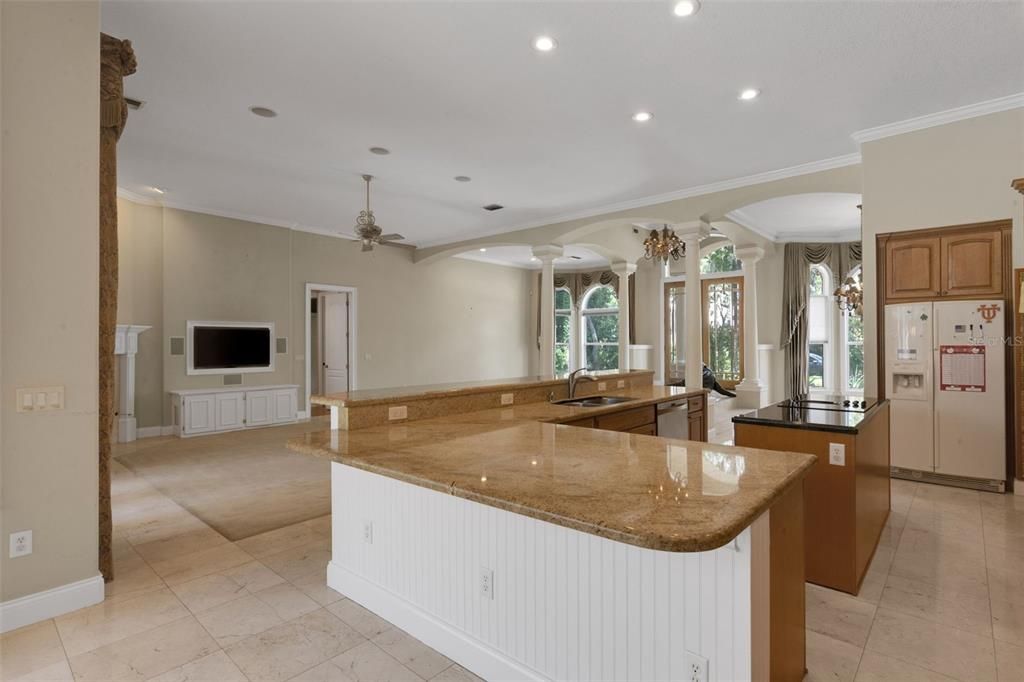 На продажу: $895,000 (4 спален, 3 ванн, 3245 Квадратных фут)