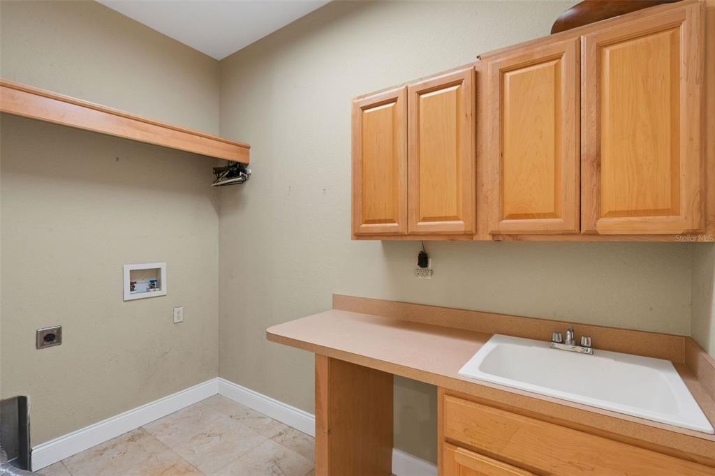 На продажу: $895,000 (4 спален, 3 ванн, 3245 Квадратных фут)