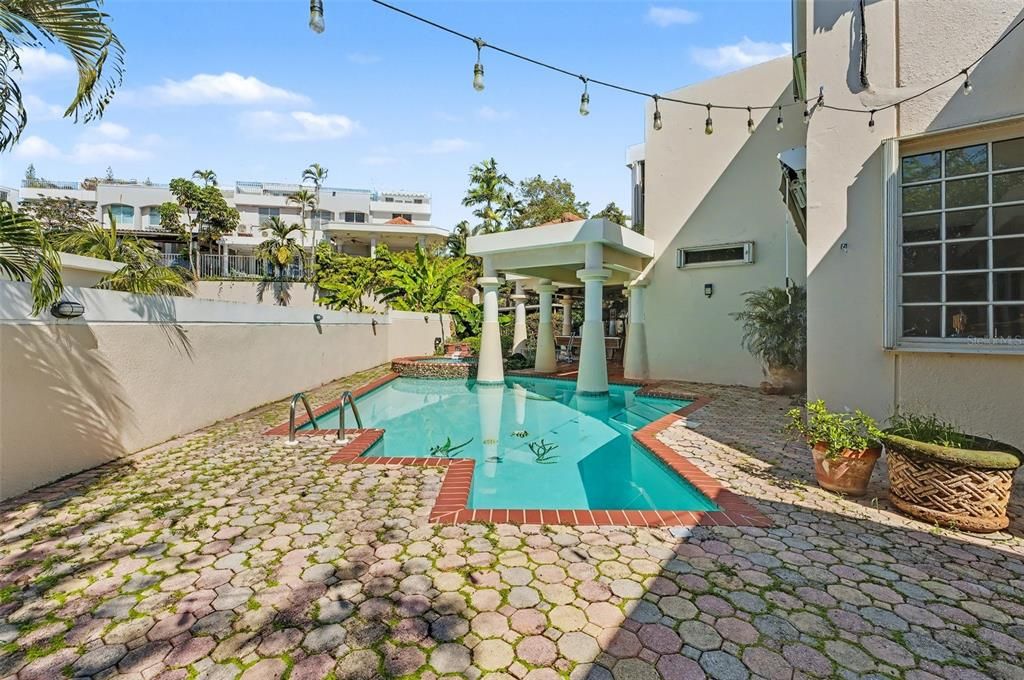 На продажу: $995,000 (4 спален, 3 ванн, 3000 Квадратных фут)