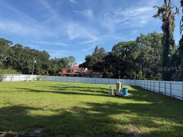 For Sale: $184,000 (2 beds, 1 baths, 910 Square Feet)