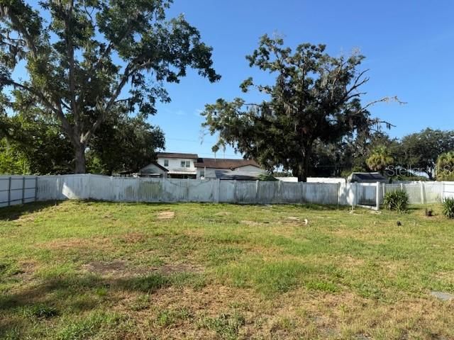 For Sale: $184,000 (2 beds, 1 baths, 910 Square Feet)