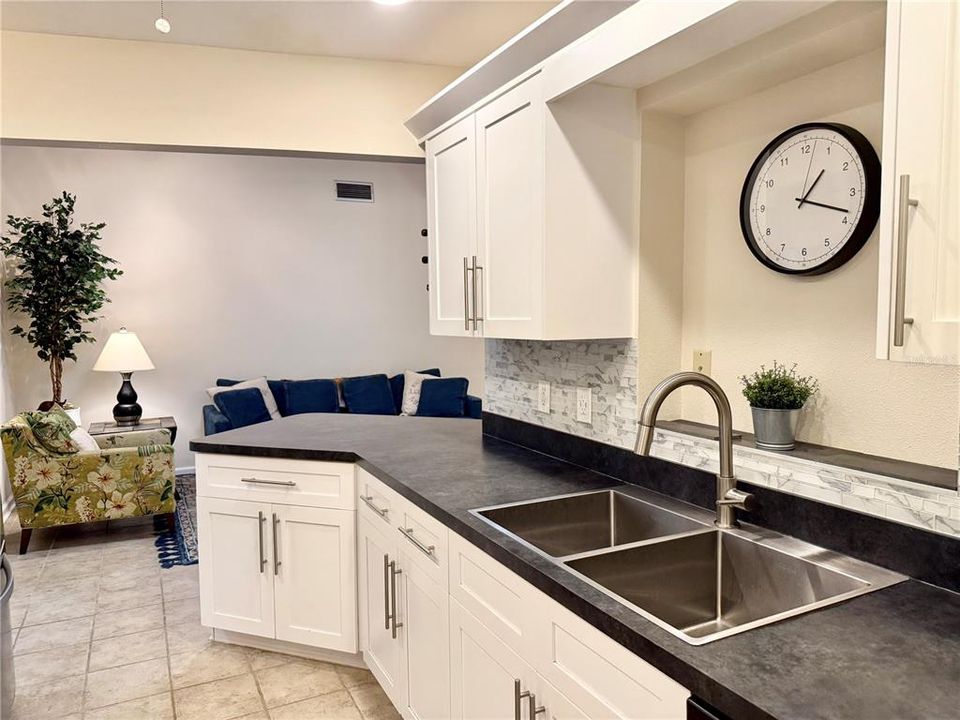 合同活跃: $285,000 (3 贝兹, 2 浴室, 1621 平方英尺)