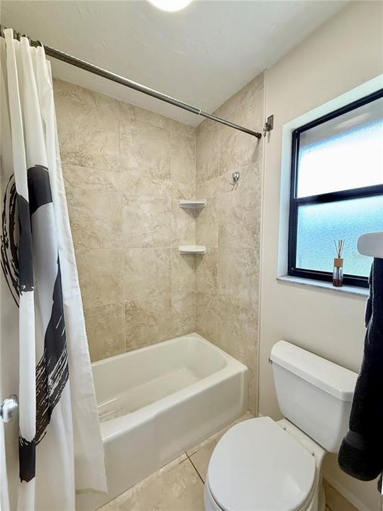 合同活跃: $285,000 (3 贝兹, 2 浴室, 1621 平方英尺)