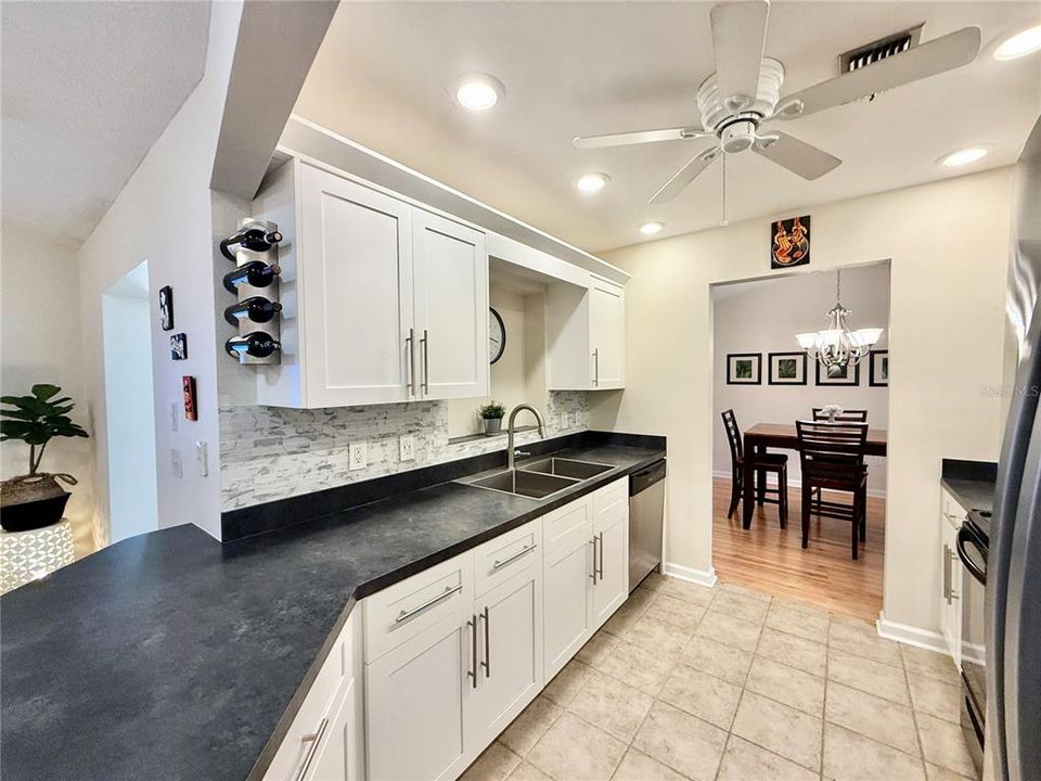 合同活跃: $285,000 (3 贝兹, 2 浴室, 1621 平方英尺)