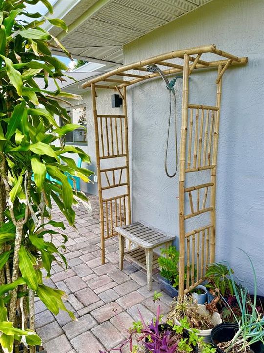 合同活跃: $285,000 (3 贝兹, 2 浴室, 1621 平方英尺)