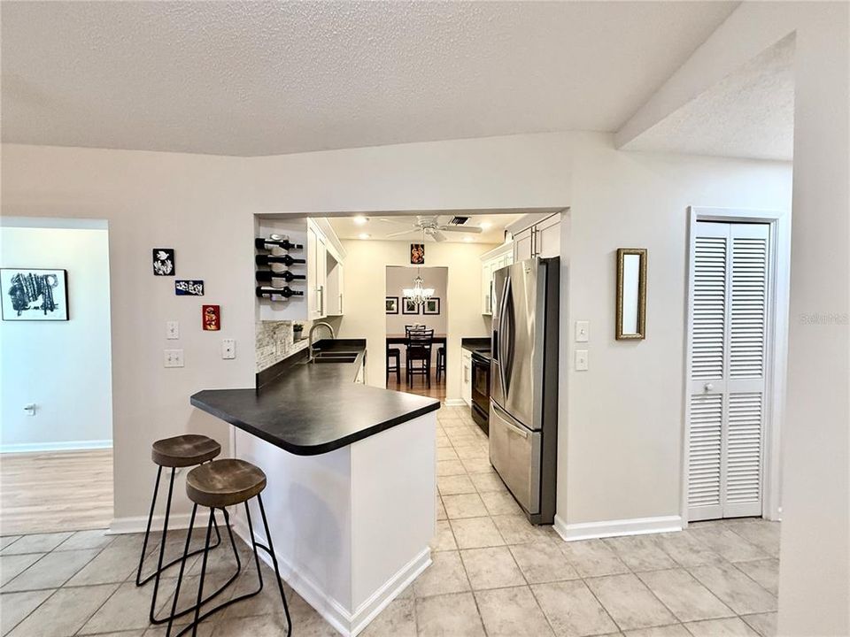 合同活跃: $285,000 (3 贝兹, 2 浴室, 1621 平方英尺)