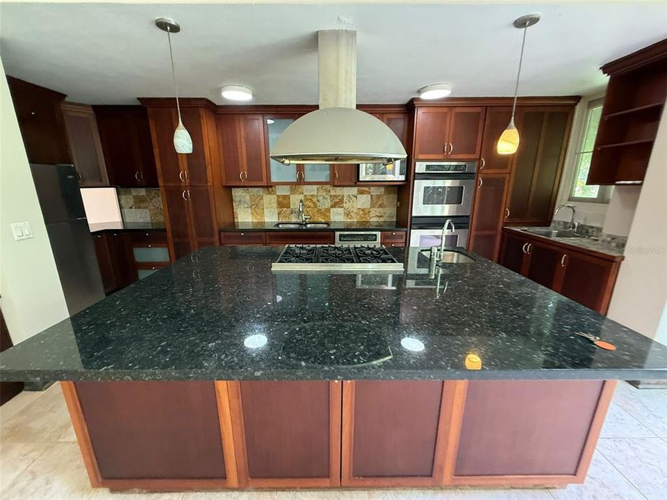 В аренду: $2,500 (4 спален, 2 ванн, 2000 Квадратных фут)