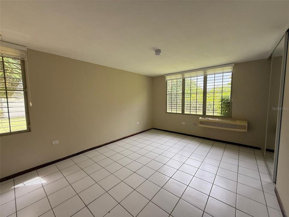 В аренду: $2,500 (4 спален, 2 ванн, 2000 Квадратных фут)