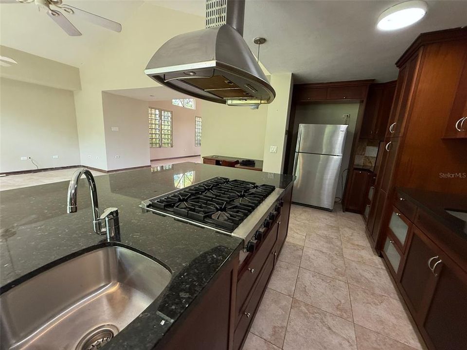 В аренду: $2,500 (4 спален, 2 ванн, 2000 Квадратных фут)