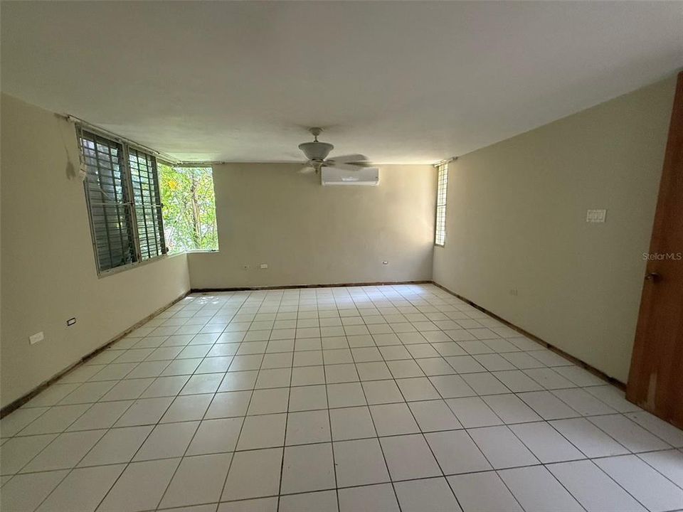 В аренду: $2,500 (4 спален, 2 ванн, 2000 Квадратных фут)