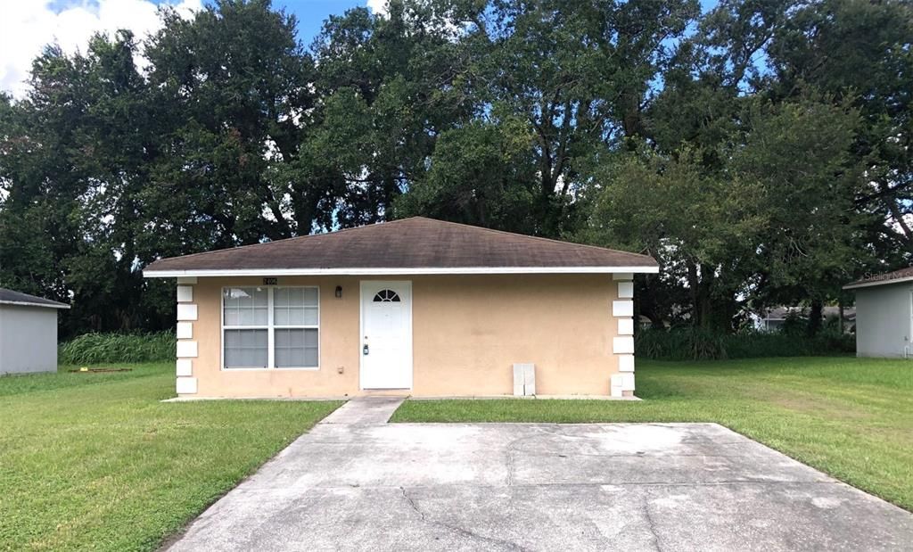 For Rent: $1,800 (5 beds, 2 baths, 1400 Square Feet)