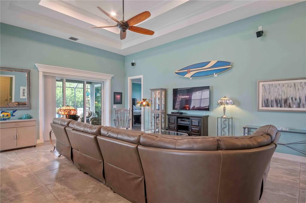 На продажу: $550,000 (3 спален, 2 ванн, 1843 Квадратных фут)