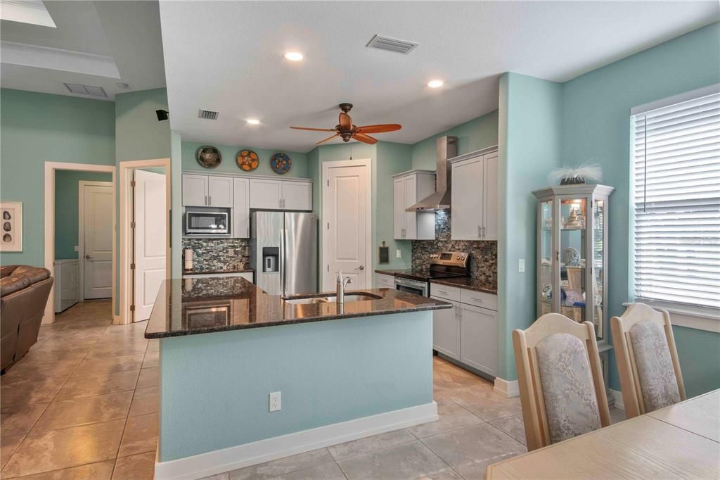 На продажу: $550,000 (3 спален, 2 ванн, 1843 Квадратных фут)