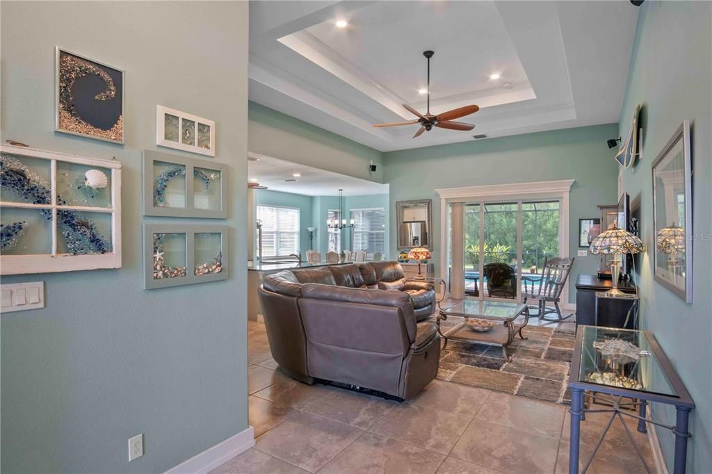 На продажу: $550,000 (3 спален, 2 ванн, 1843 Квадратных фут)