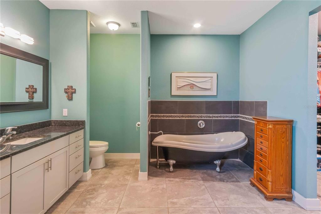 На продажу: $550,000 (3 спален, 2 ванн, 1843 Квадратных фут)