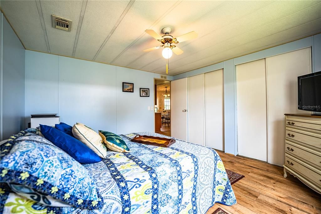 Active With Contract: $185,000 (2 beds, 2 baths, 1296 Square Feet)