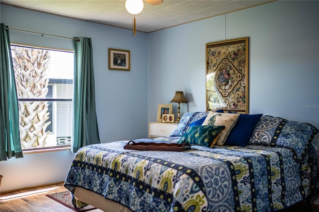 Active With Contract: $185,000 (2 beds, 2 baths, 1296 Square Feet)