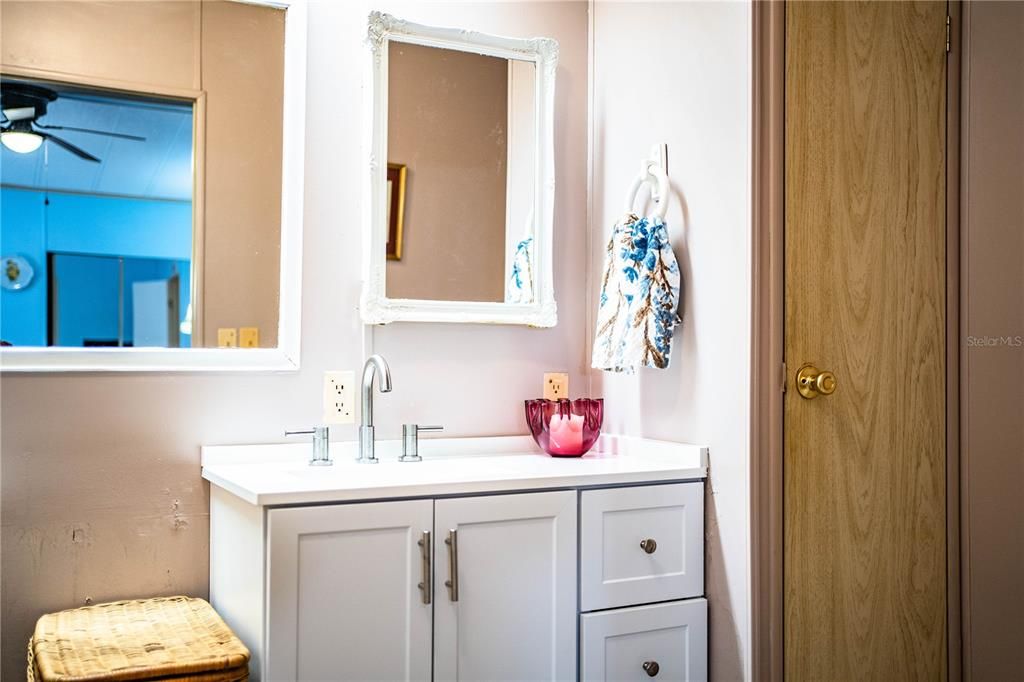 Active With Contract: $185,000 (2 beds, 2 baths, 1296 Square Feet)