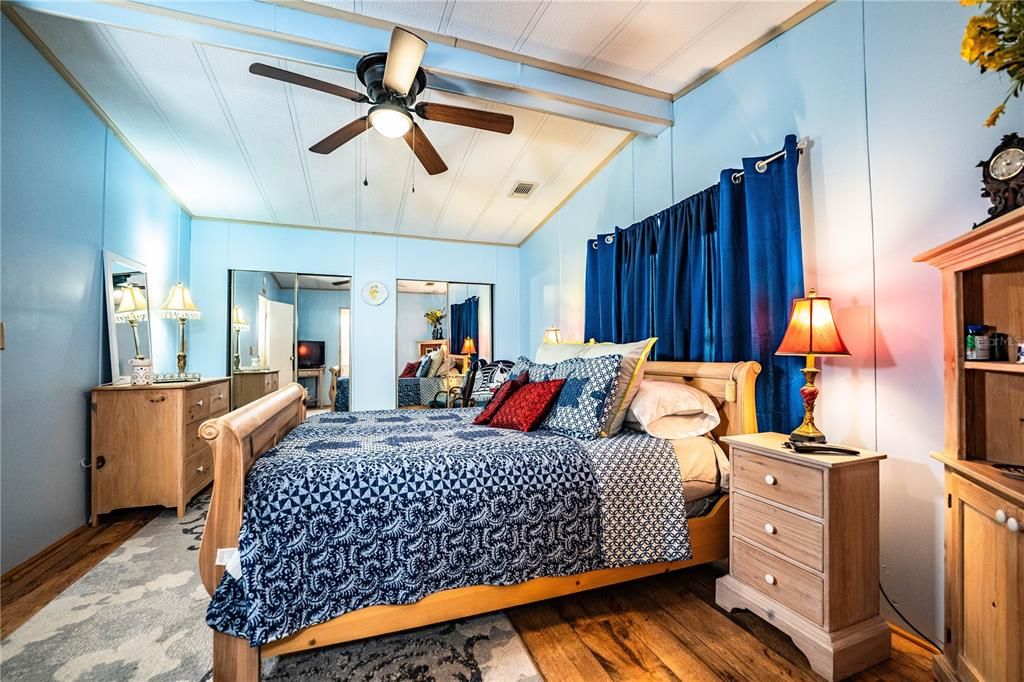 Active With Contract: $185,000 (2 beds, 2 baths, 1296 Square Feet)