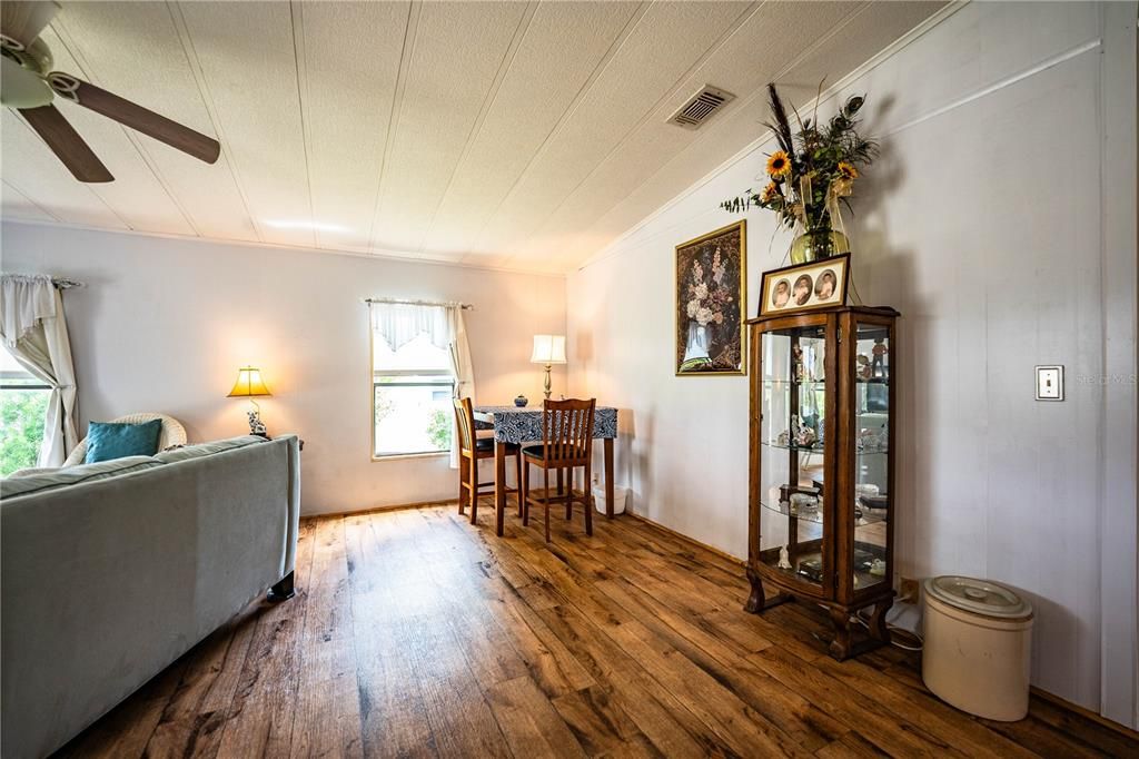 Active With Contract: $185,000 (2 beds, 2 baths, 1296 Square Feet)